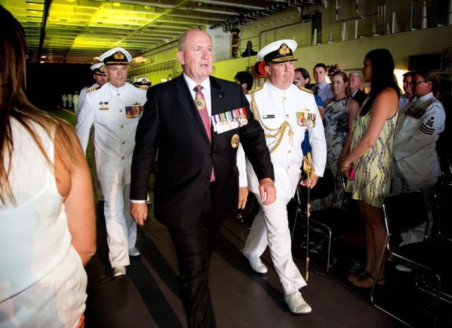 Entrée en service du Canberra, le plus grand navire de la marine australienne