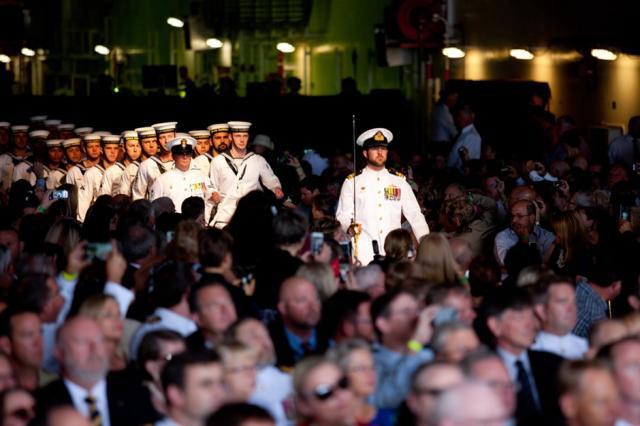 Entrée en service du Canberra, le plus grand navire de la marine australienne