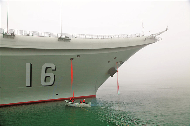 A la découverte de la première base de porte-avions de Chine