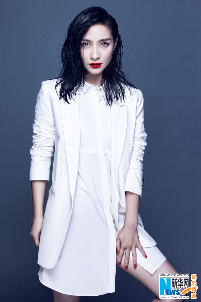 Tao Xinran pose pour un magazine