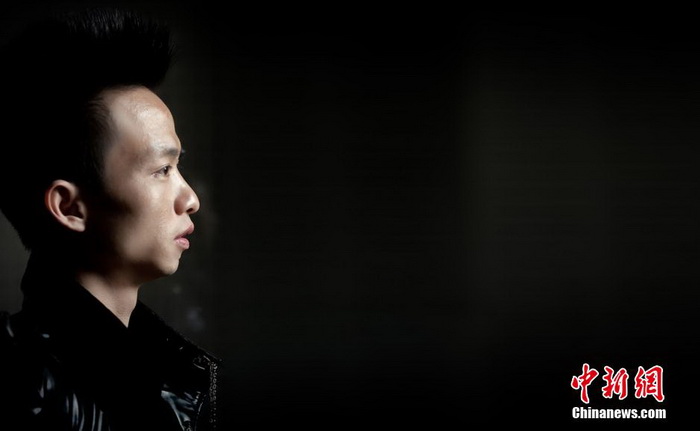 Le rêve d’un entra?neur masculin de pole dance