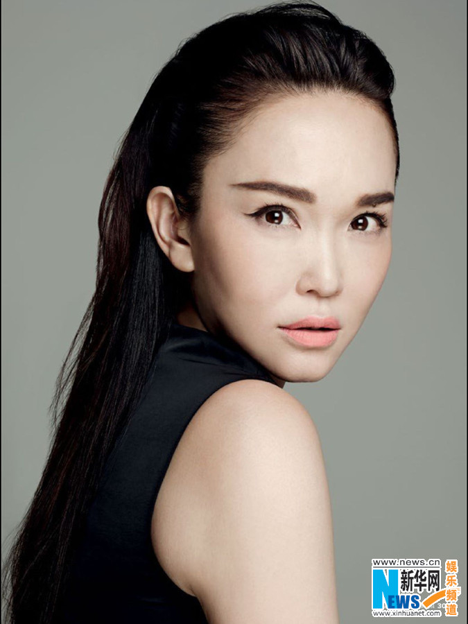 Fann Wong pose pour un magazine