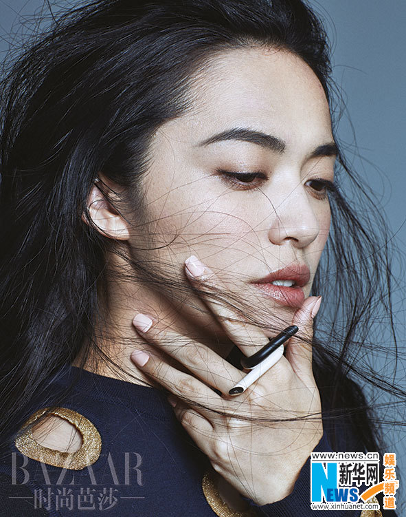 Yao Chen pose pour Harper's Bazaar 
