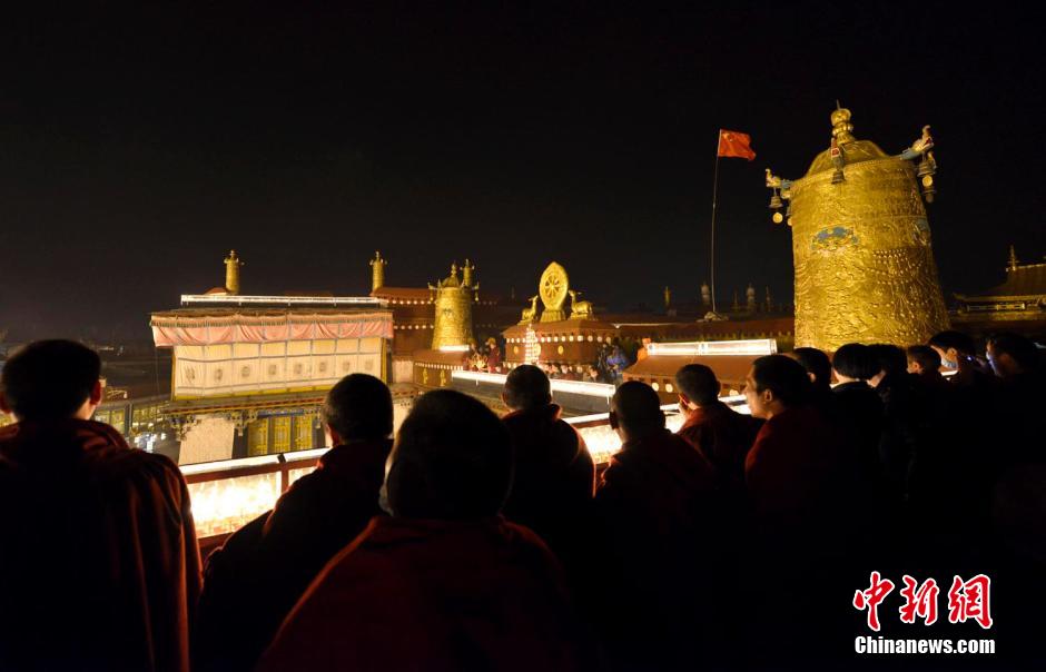 Le Festival des Lanternes du Temple Jokhang de Lhassa