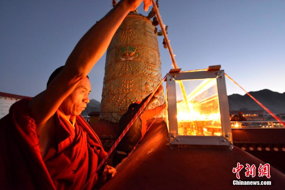 Le Festival des Lanternes du Temple Jokhang de Lhassa