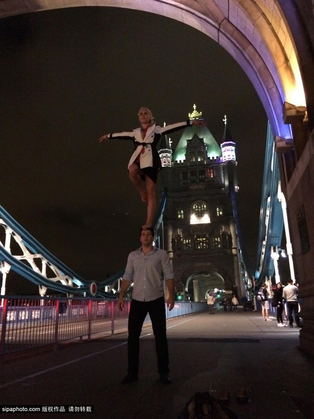 Souvenirs : une manière acrobatique de voyager