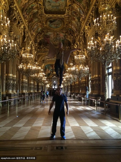 Souvenirs : une manière acrobatique de voyager