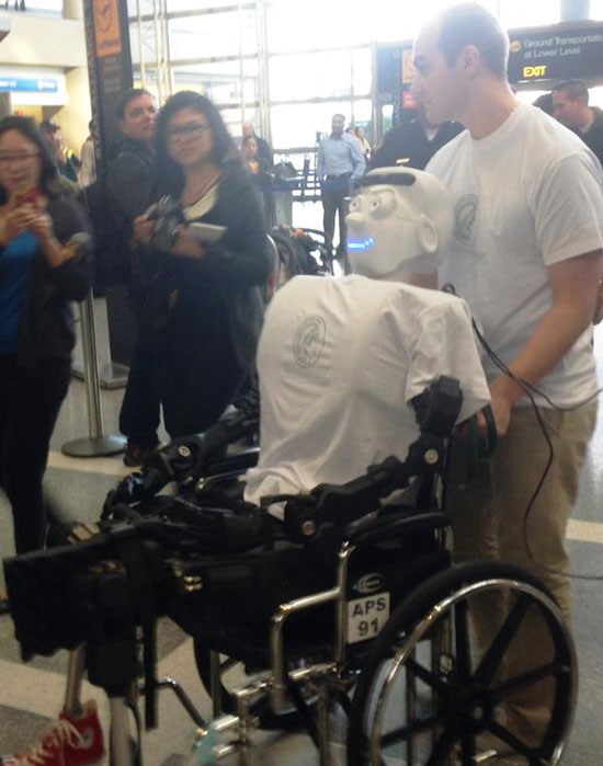 Un robot passager sur un vol commercial