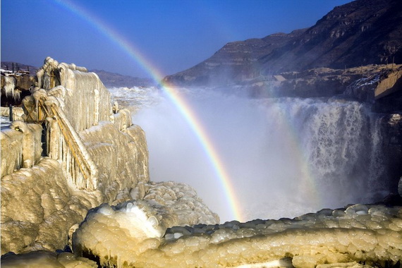 Bienvenue aux " cascades de jade de glace " de Hukou !