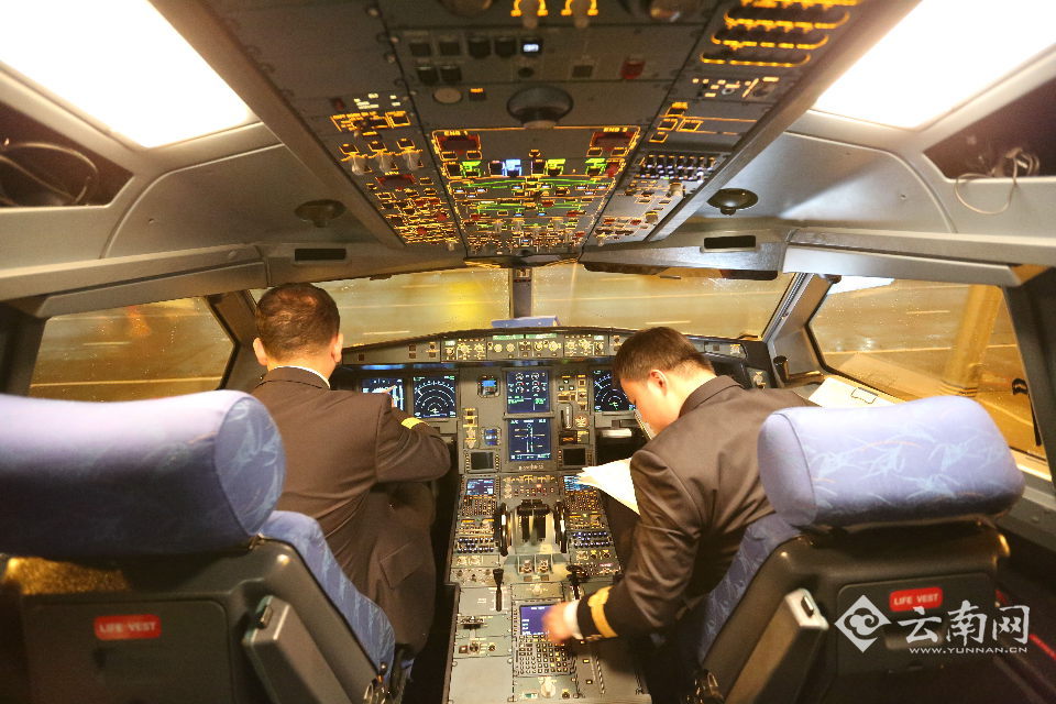 Inauguration du premier vol direct Kunming-Paris