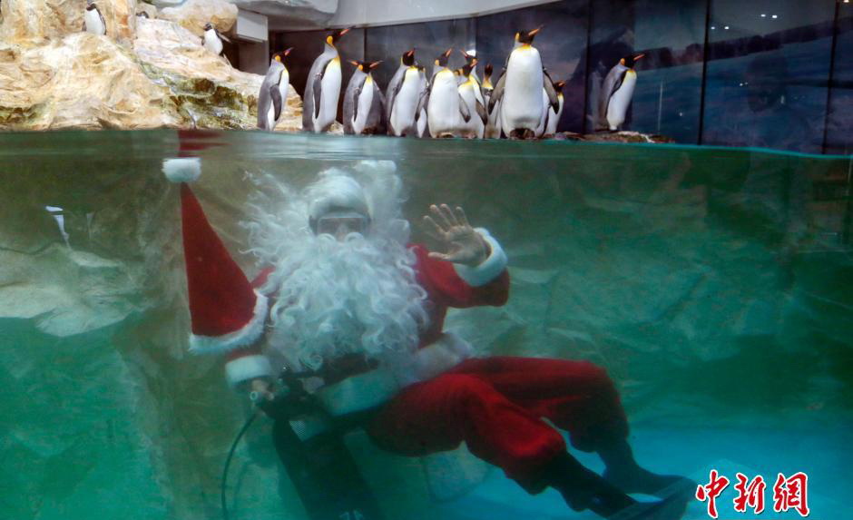 Un Père No?l et la Marche de l’empereur