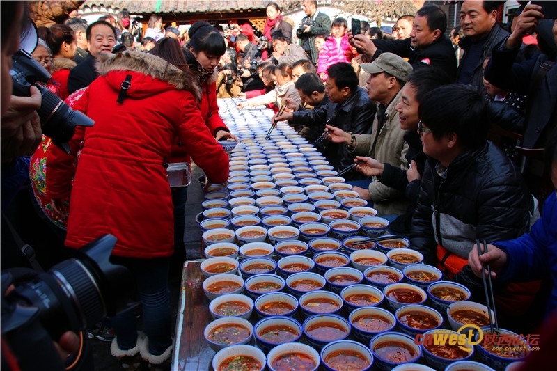 Affluence record pour le concours de dégustation de nouilles saozi du Comté de Qishan