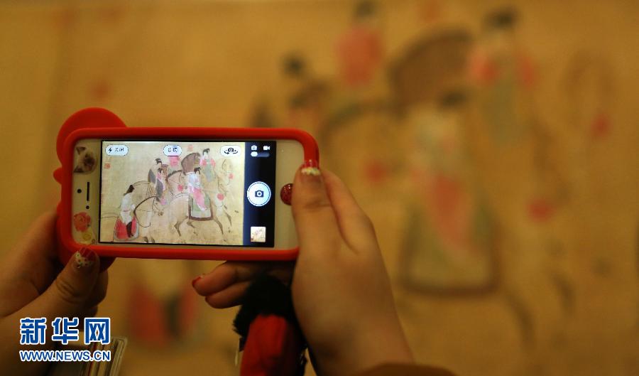 ?Dame Guoguo partant faire une promenade à cheval? 