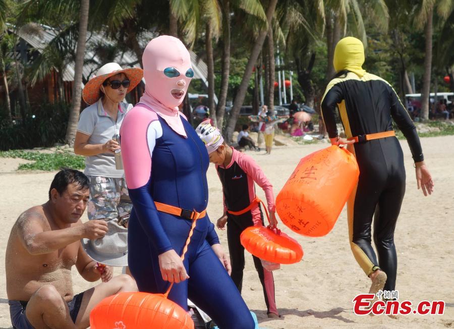 Le facekini arrive à son tour sur les plages de Hainan