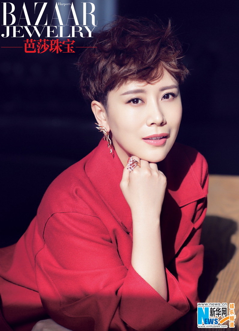 L'actrice chinoise Hai Qing pose pour un magazine