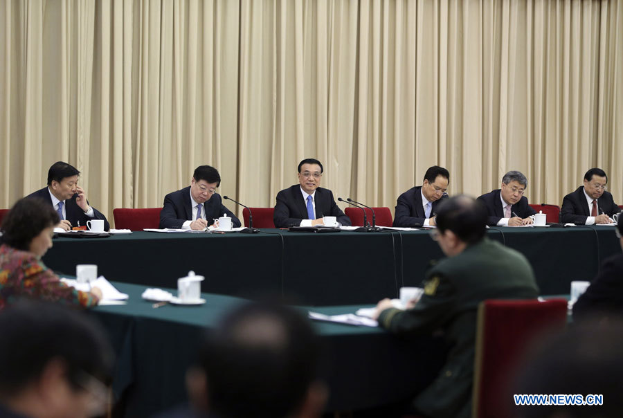 Li Keqiang propose de créer des "moteurs jumeaux" pour une croissance modérée à élevée