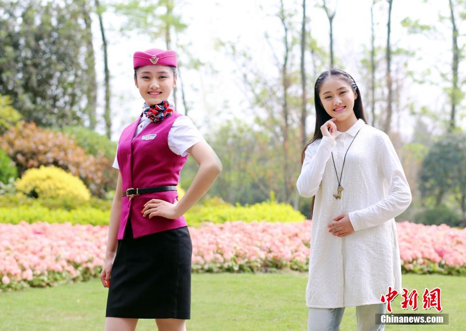 En uniforme ou en civil, comment préférez-vous ces h?tesses de l'air ?