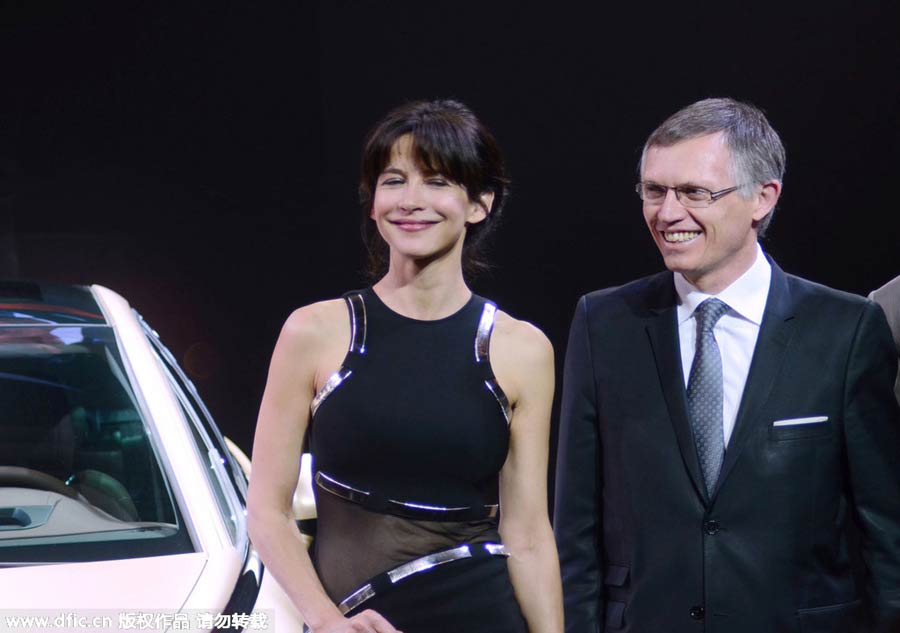 L'actrice fran?aise Sophie Marceau, prend la pose pour Citro?n, à l'occasion du 16e Salon international de l'automobile de Shanghai, le 20 avril 2015. [Photo/IC]