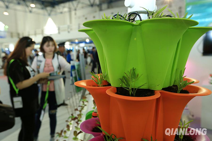 La CHITEC dévoile les dernières innovations de Zhongguancun