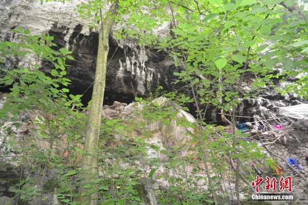 Ils vivent dans une grotte depuis près de 50 ans