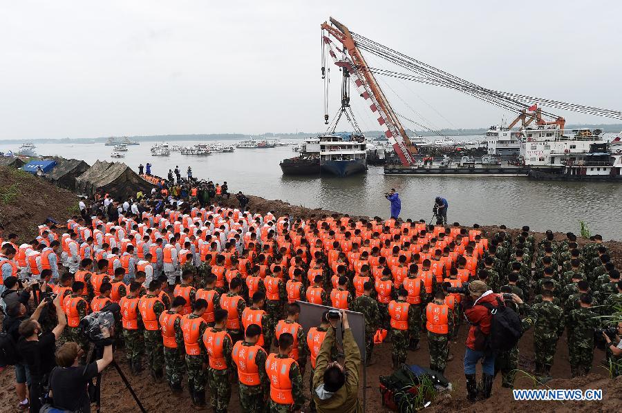 Cérémonie de deuil pour les victimes du naufrage de l'étoile de l'Orient