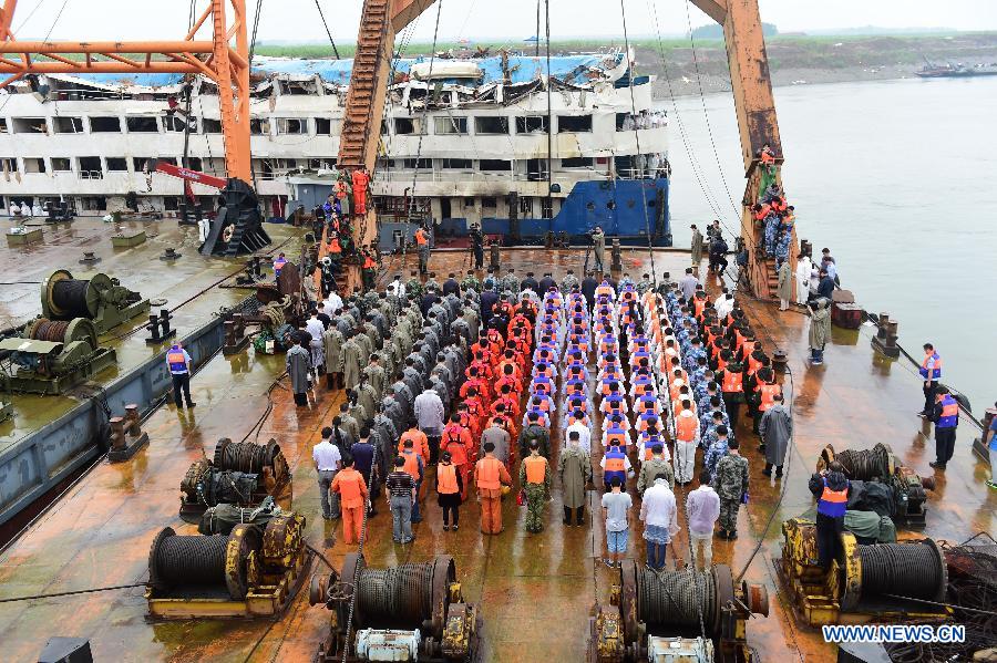 Cérémonie de deuil pour les victimes du naufrage de l'étoile de l'Orient
