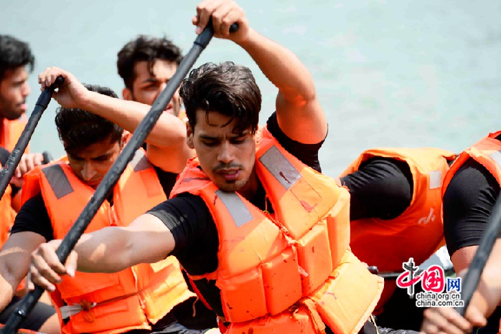 Beijing : grande course de bateaux-dragons sur le lac Jinhai
