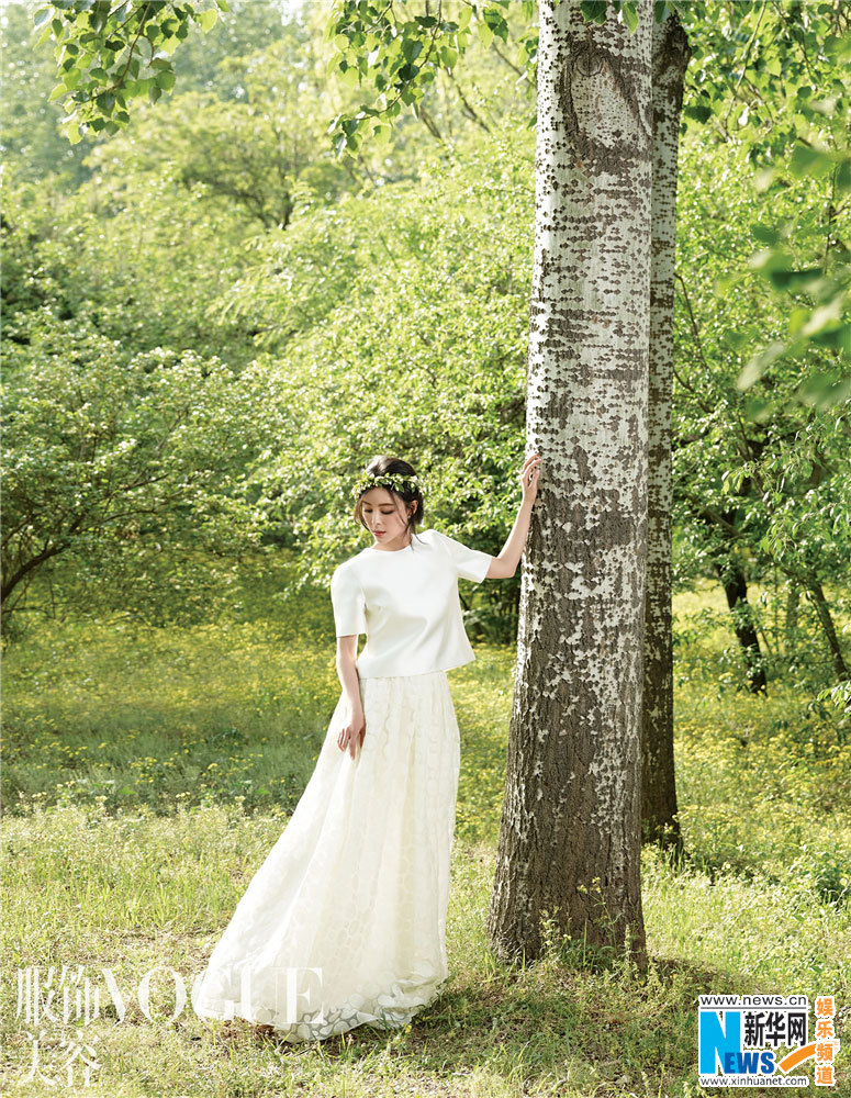 L'actrice chinoise Zhang Jingchu pose pour un magazine