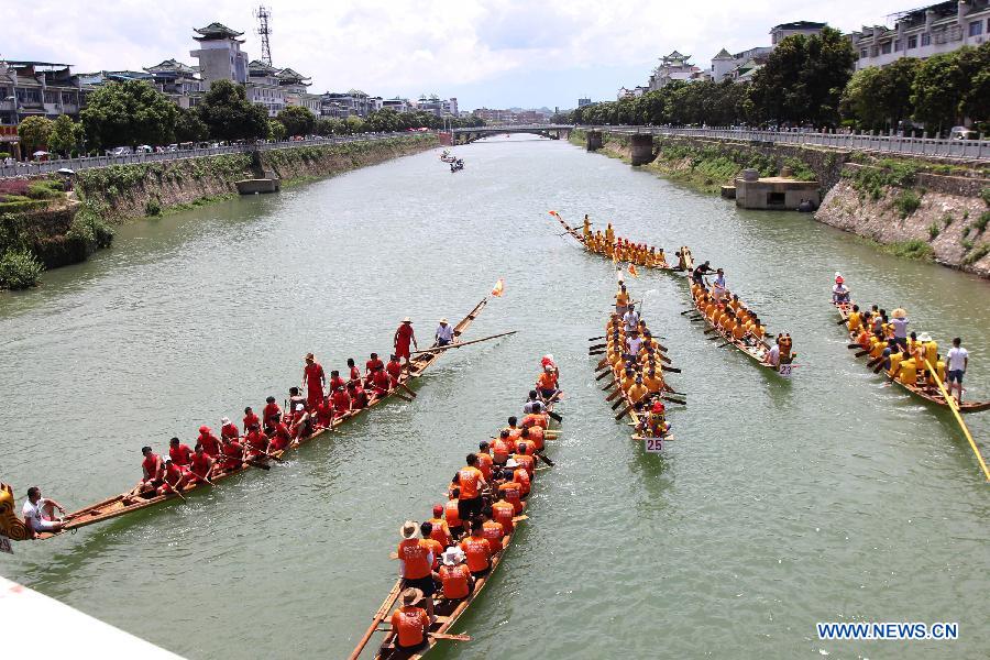 Photo prise le 16 juin 2015 dans le district de Daoxian de la ville de Yongzhou, dans la province du Hunan (centre de la Chine). (Xinhua/He Hongfu)