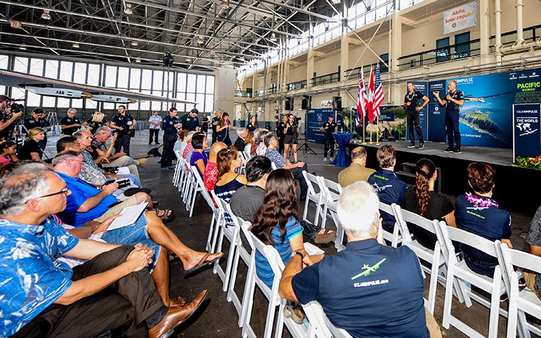 Solar Impulse 2 atterrit à Hawa? après 118 heures de survol du Pacifique