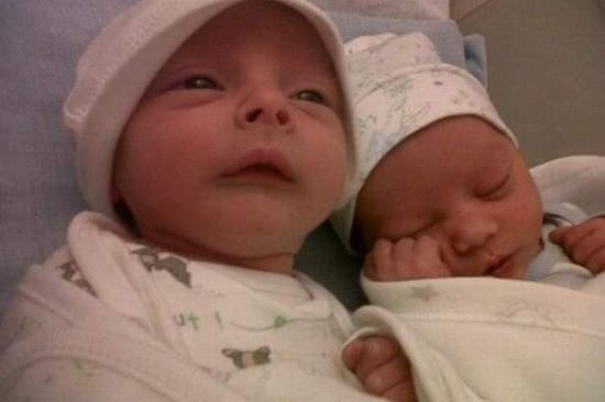 Des jumeaux de couleurs différentes