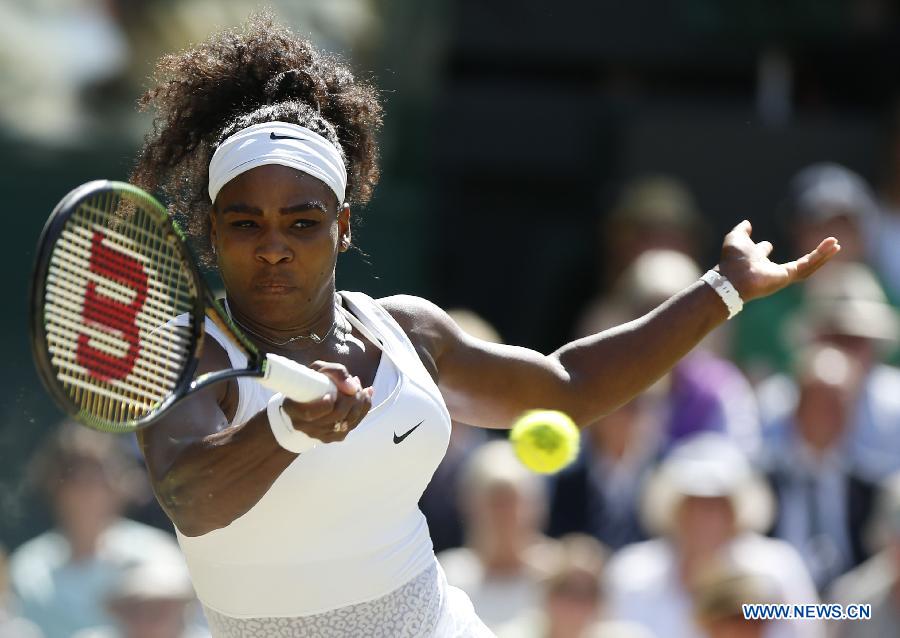 L'Américaine Serena Williams a remporté samedi son 6ème titre à Wimbledon en battant en finale l'Espagnole Garbine Muguruza en deux sets (6-4, 6-4). (Xinhua/Ye Pingfan)