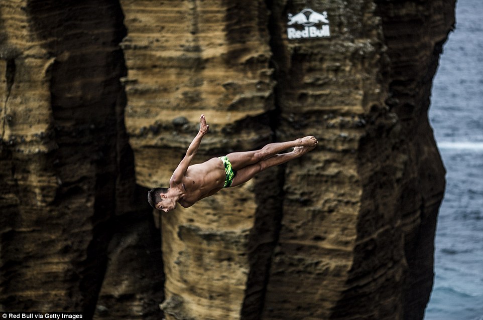 Plongeons spectaculaires de haut vol