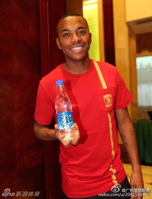 Football : Robinho signe avec le Guangzhou Evergrande