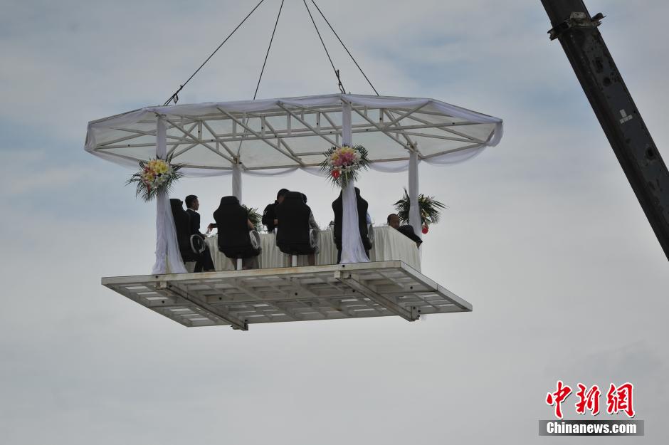 Prendre son repas à 30 m de hauteur à Kunming