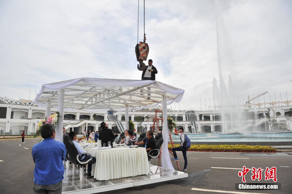 Prendre son repas à 30 m de hauteur à Kunming