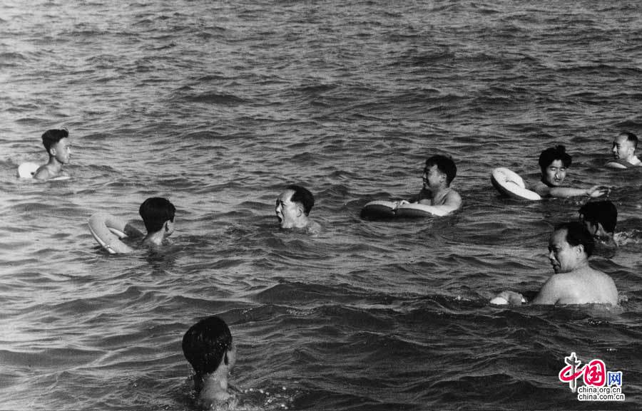 Mao Zedong à Beidaihe en 1954.