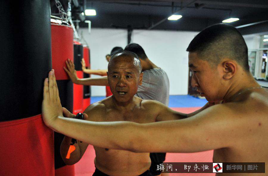 Un boxeur sexagénaire auquel vous ne voudriez pas avoir affaire