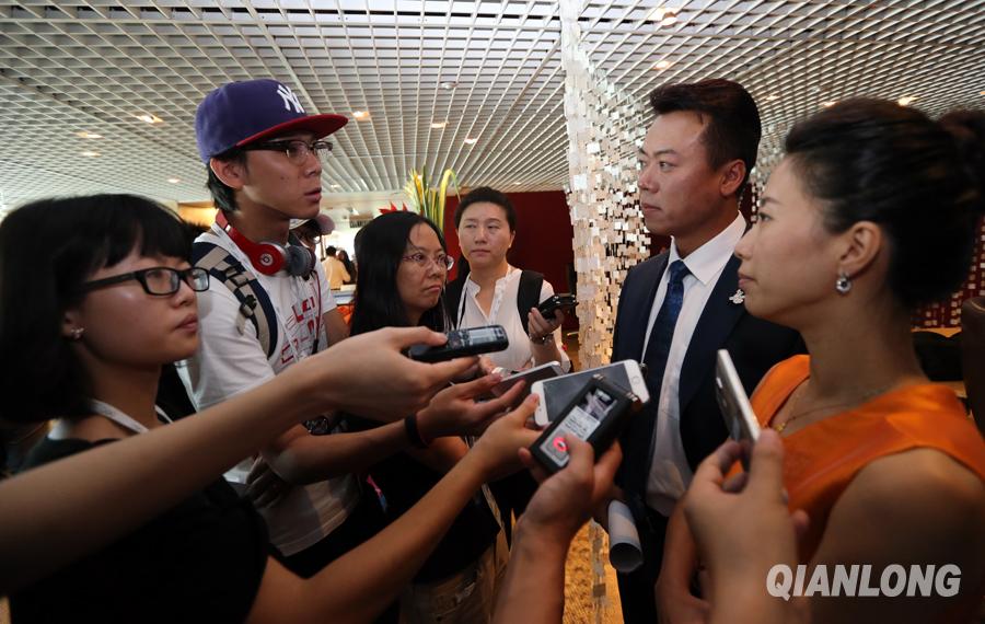 Shen Xue et Zhao Hongbo promeuvent la candidature des JO 2022