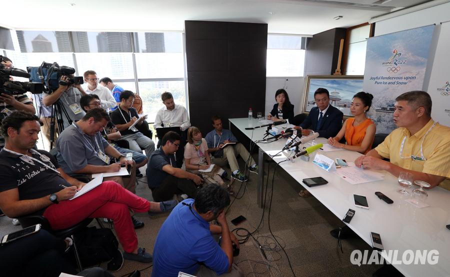 Shen Xue et Zhao Hongbo promeuvent la candidature des JO 2022