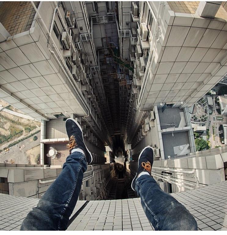  Des selfies de jeunes Russes et Chinois du haut des gratte-ciel