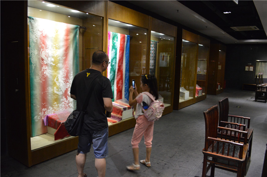 Les techniques ancestrales du brocart et des broderies de Shu sont toujours bien vivantes