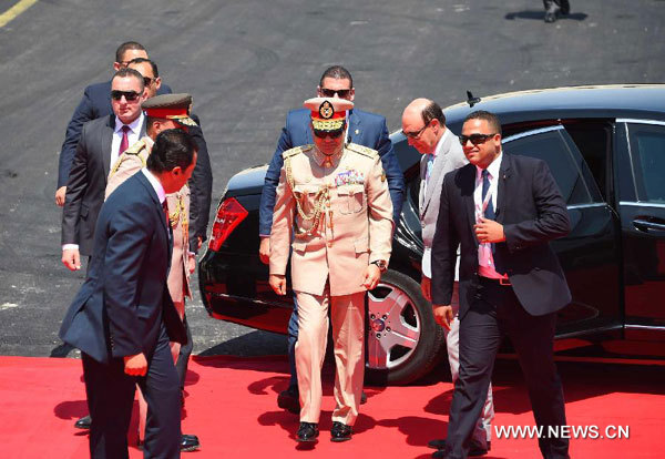 Le président égyptien Al-Sissi ouvre le "nouveau canal de Suez" à la navigation