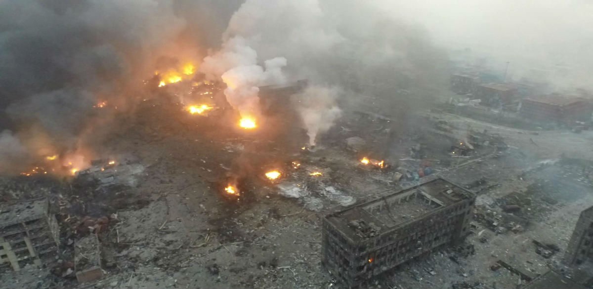 Catastrophe à Tianjin : vues aériennes de l'explosion dans la Zone nouvelle de Binhai