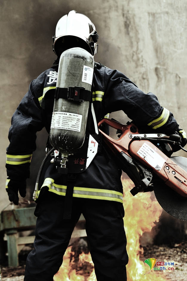 Bel hommage rendu aux pompiers tués dans les explosions de Tianjin