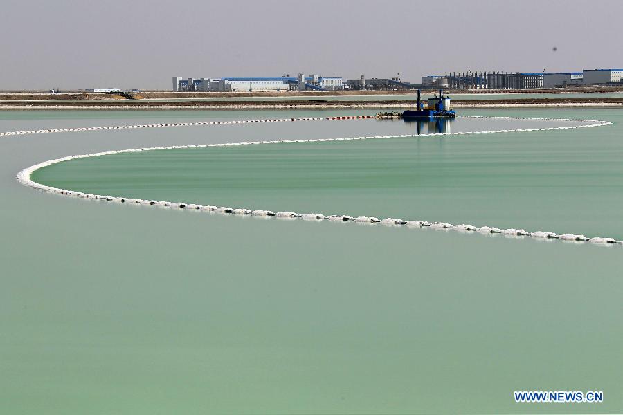 Photos - paysage d'une base de sylvite dans le Xinjiang