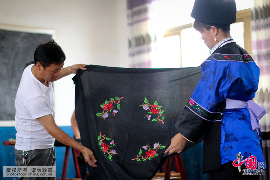 Patrimoine culturel : les magnifiques broderies de l'ethnie Buyi