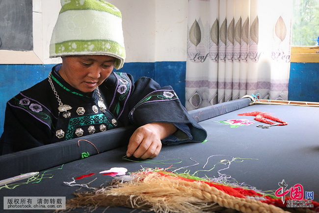 Patrimoine culturel : les magnifiques broderies de l'ethnie Buyi