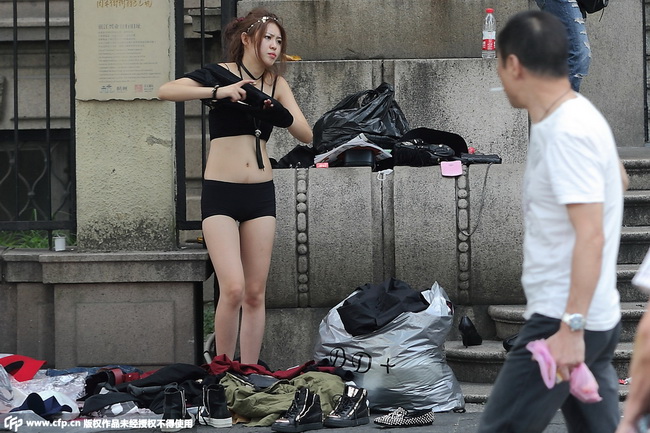 Hangzhou : des mannequins sans pudeur dans la rue
