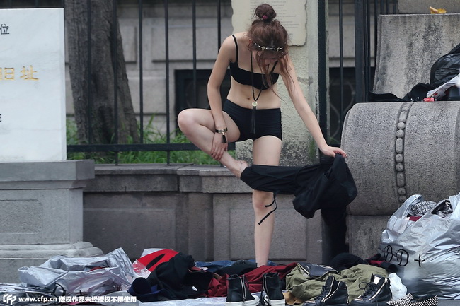 Hangzhou : des mannequins sans pudeur dans la rue